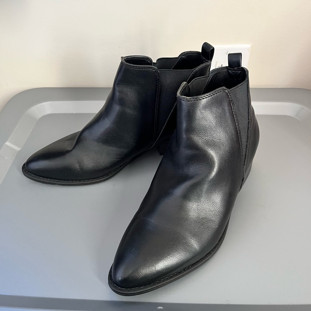 Intaglia Woman’s Black Ankle Boot